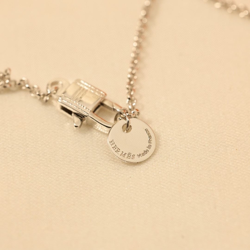 H**me5 necklaces